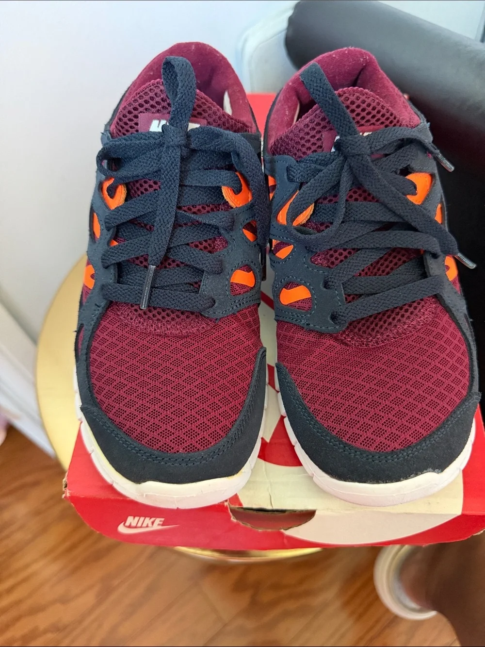 Nike breathable burgundy